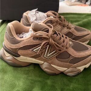 New Balance Women's Tan and Brown Sneakers new with box